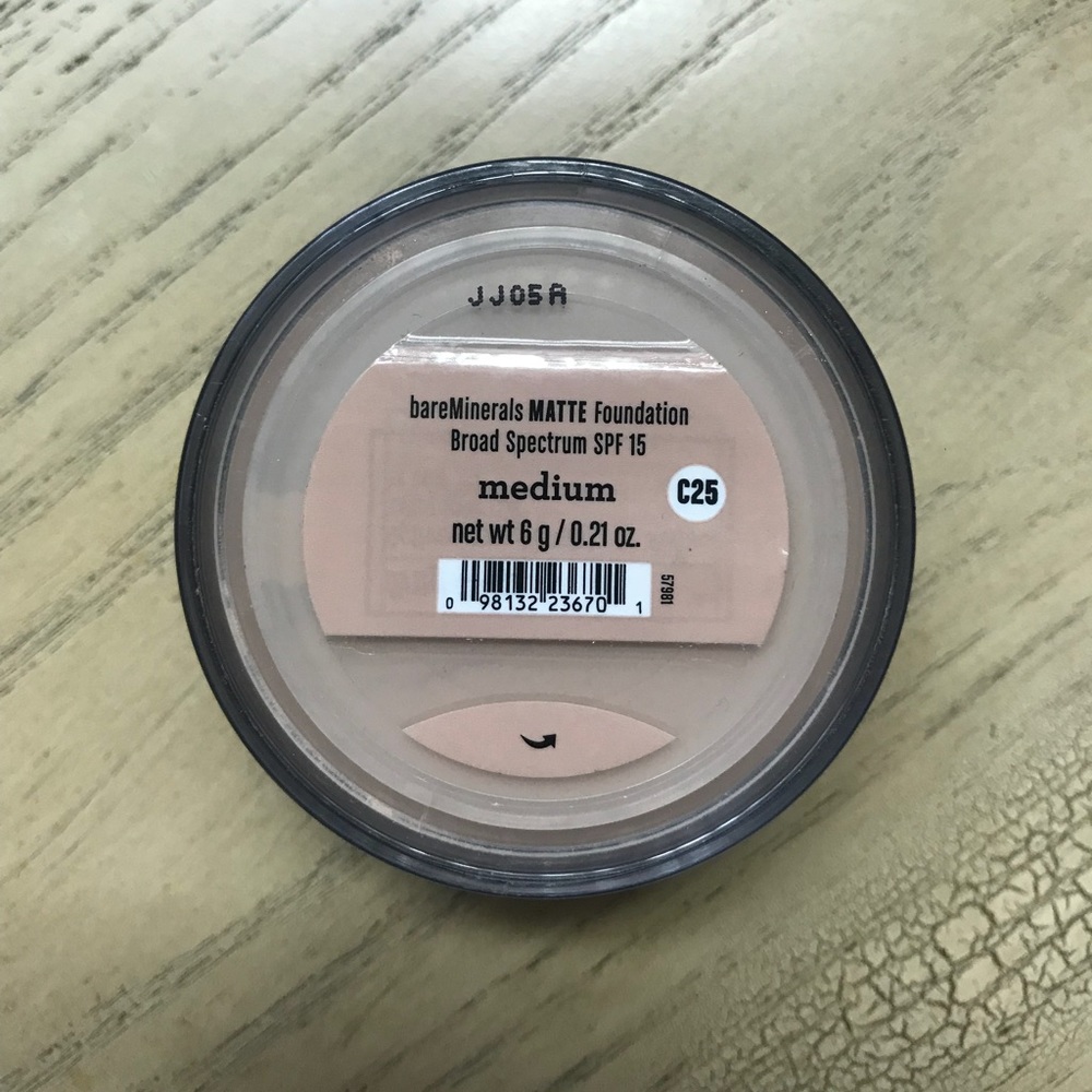 bareMinerals MATTE foundation in MEDIUM shade